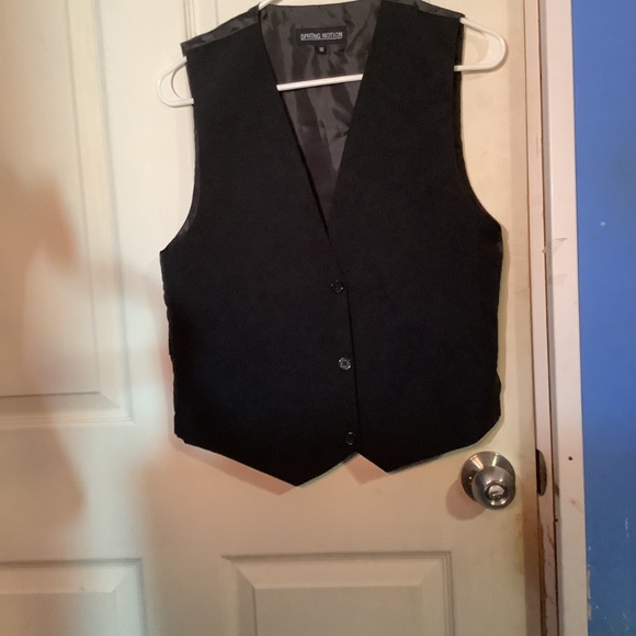 BOYS’ BLACK SPRING NOTION TUXEDO SUIT JACKET, VEST, & PANTS Size 18 - Picture 4 of 16